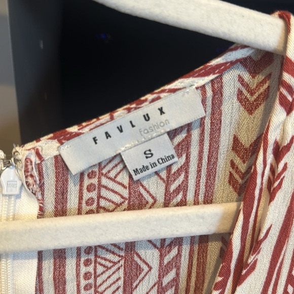 Favlux mauve/white print short sleeve elastic waistband cropped jumpsuit S NWT - Picture 2 of 3